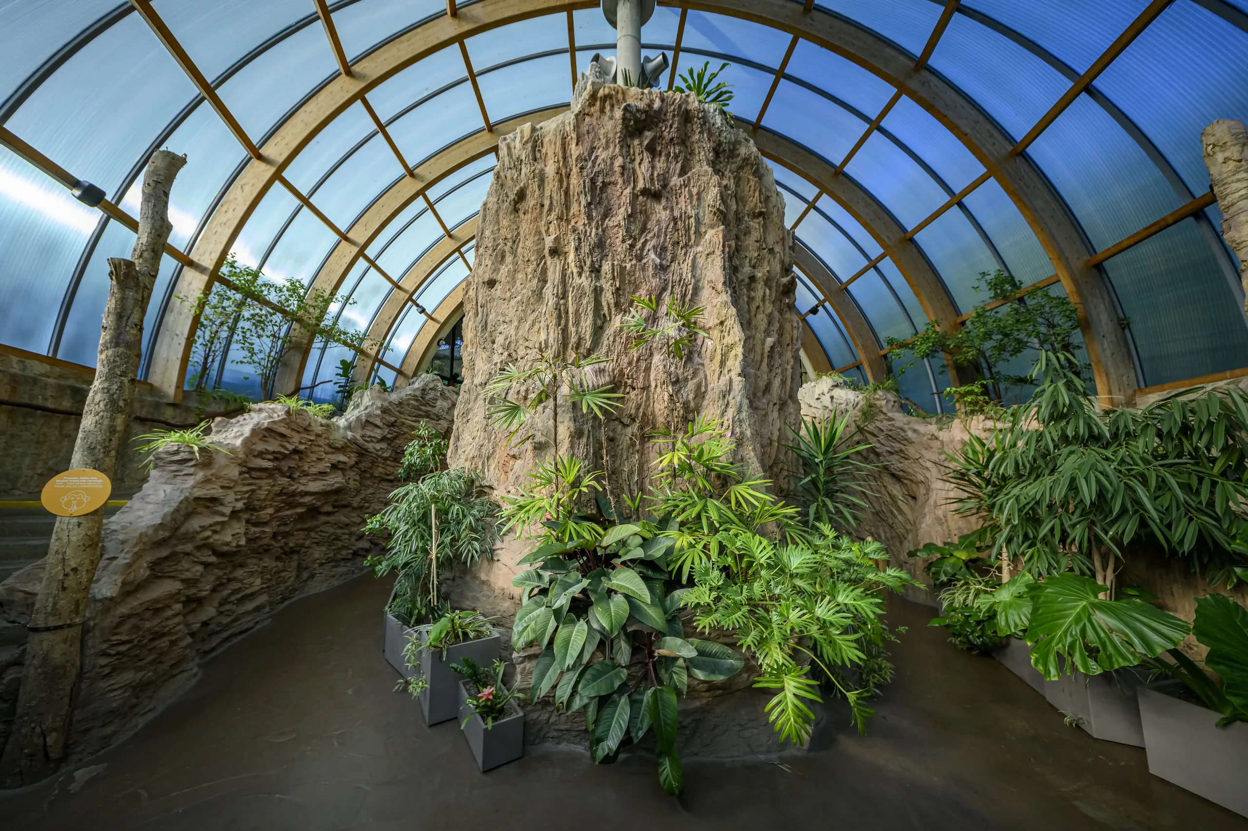 Zoo Bratislava — Pavilón primátov